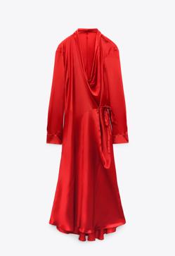 Imagen secundaria 2 - Este vestido de edición limitada de Zara es una de las prendas más deseadas del momebto. Vestido santiando de color rojo de Zara (129 euros)