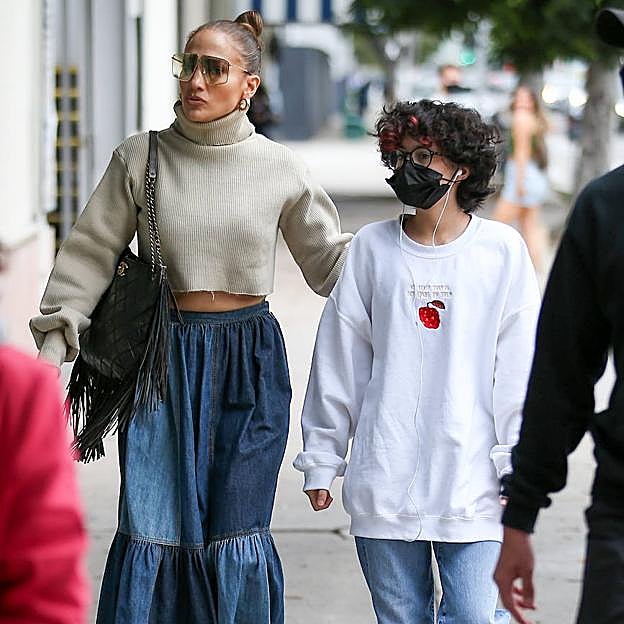 Jennifer López en Los Ángeles, el pasado 15 de enero, con su hija Emme Maribel Muñiz. Los mellizos Emme y Max nacieron hace 13 años y su padre es el artista Marc Anthony.