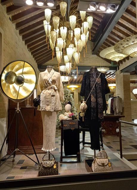 Imagen - Algunas de las creaciones de terciopelo y seda se realizan a medida.