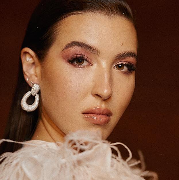 El look de maquillaje de Alba Díaz con sombras rosas es todo lo que queremos para dar la bienvenida a la primavera.