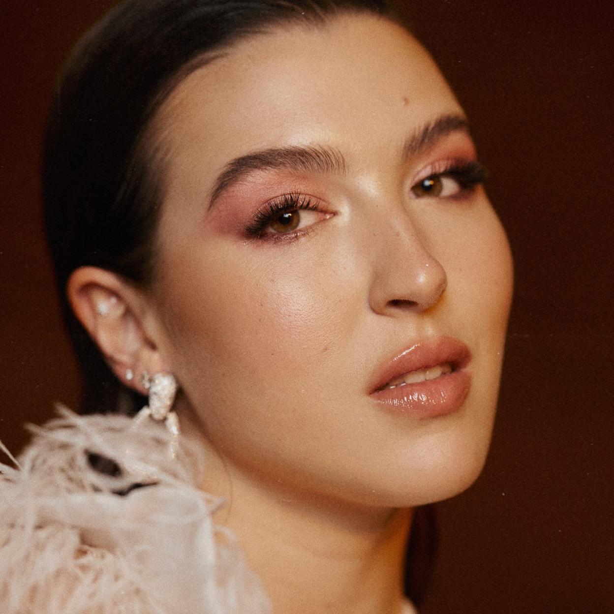 Pincha en la imagen para descubrir 9 bases de maquillaje antiedad, invisibles y con un efecto muy natural.