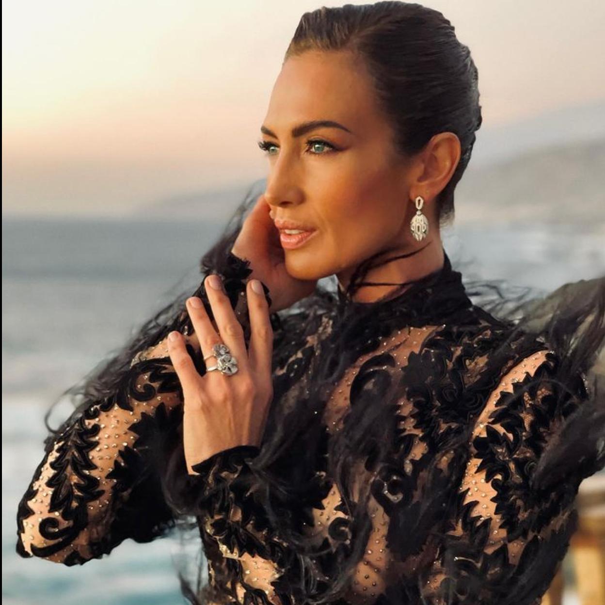 Pincha en la imagen para ver cremas y sérums para combatir las ojeras, acabar con las arrugas del contorno de los ojos y conseguir una mirada radiante.