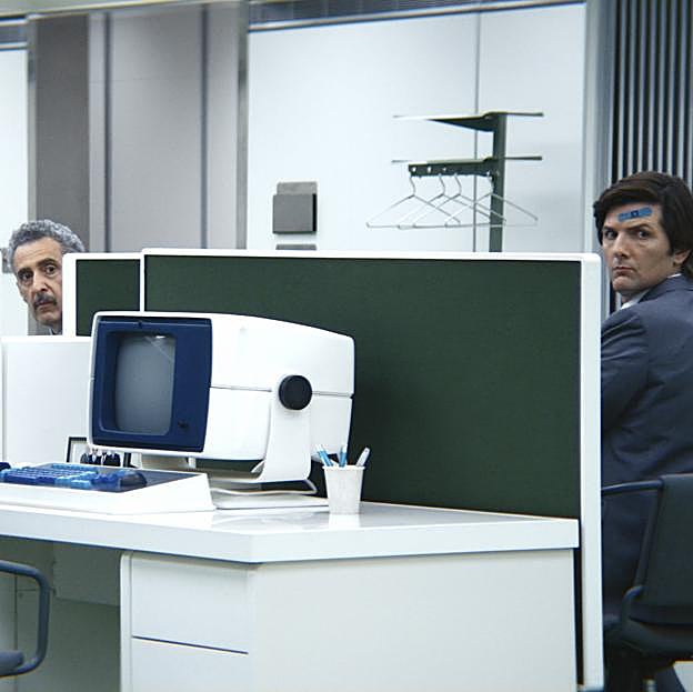 John Turturro y Adam Scott en una imagen de Separación. 