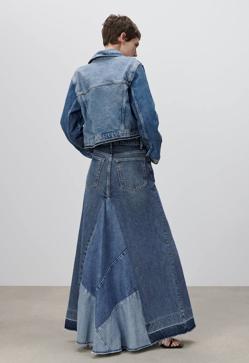 Imagen secundaria 2 - Flechazo con esta maxi falda denim de estilo retro que es tendencia porque combina con todo