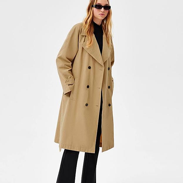 Imagen principal - Las gabardinas originales de Bershka que triunfan en el street style son perfectas para primavera y entretiempo