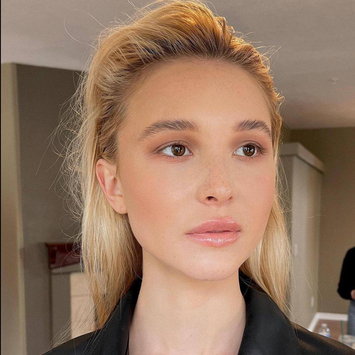 Pincha en la imagen para ver Bases de maquillaje invisibles y prebases alisadoras: la combinación perfecta para un makeup antiedad con efecto buena cara al instante