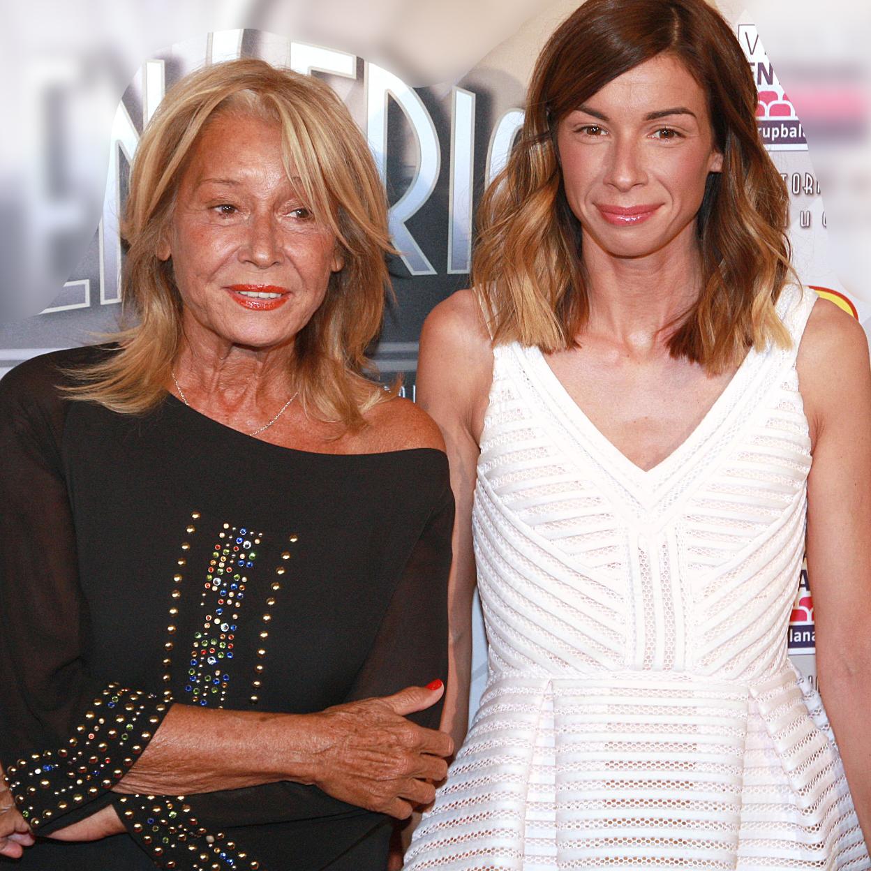 Mila Ximénez en una presentación con su hija Alba Santana