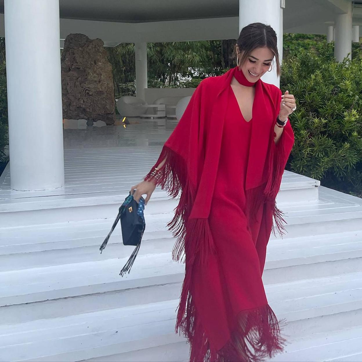 Pincha en la imagen para ver ¡Alerta chollo! Los vestidos camiseros más bonitos de la temporada están en las rebajas de Stradivarius y no te vas a cansar de ponértelos