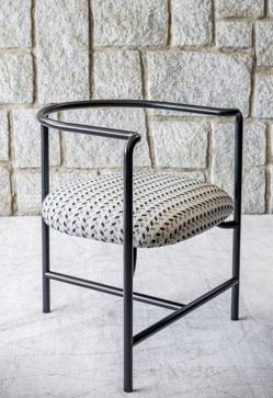 Imagen secundaria 2 - Descalzadora de la colección Retrato para Ormo´s, en cuyo diseño Navazo asegura haber llevado a cabo «una redefinición del clasicismo». Abajo una de las piezas diseñadas por Navazo para Ormo´s, de la colección Retrato.