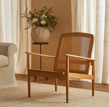 Imagen secundaria 1 - Los muebles mid century modern de Zara Home: el aparador cuesta 499 euros y las butacas, 249 euros cada una. 