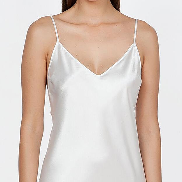 Imagen principal - Vestido lencero y blazer, el look de Ana Boyer barato y muy fácil de copiar con el que ser la mejor vestida en tu próximo evento