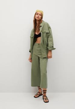 Imagen secundaria 2 - Esta es la chaqueta verde militar de primavera de Mango por la que todo el mundo te va a preguntar (¡y ya está rebajada!)