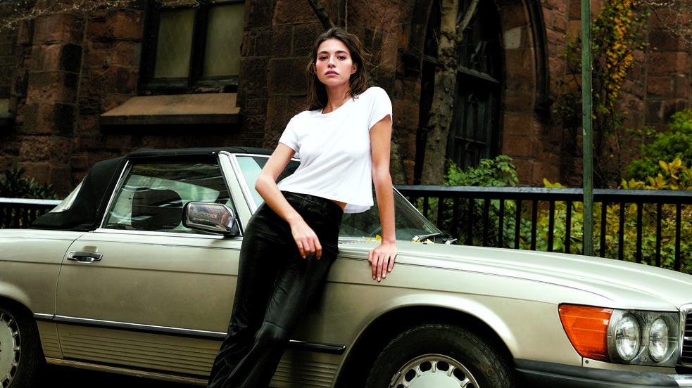 Esta primavera, triunfarás con estos looks urbanos: de la camiseta blanca al vestido mini