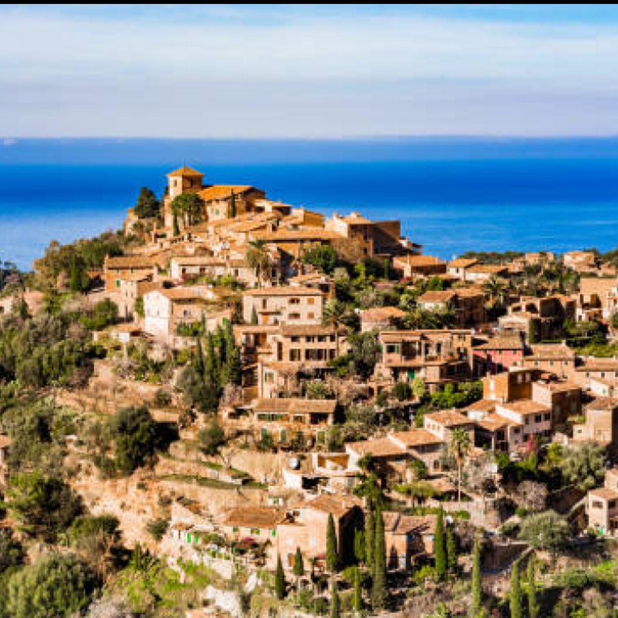 Deià, el pueblo más bonito de Mallorca. Pincha en la foto para ver más pueblos con encanto de España.