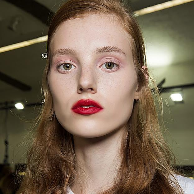 Cremas hidratantes antiedad para prevenir las primeras arrugas: a qué edad las recomiendan los expertos y qué activos son los más adecuados