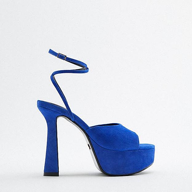 Imagen principal - ¡Con altura! Esta temporada tienes que sumarte a la tendencia de los tacones con plataforma para aumentar el glamour de tus looks