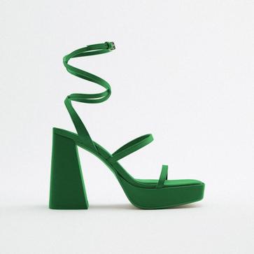 Imagen secundaria 1 - ¡Con altura! Esta temporada tienes que sumarte a la tendencia de los tacones con plataforma para aumentar el glamour de tus looks