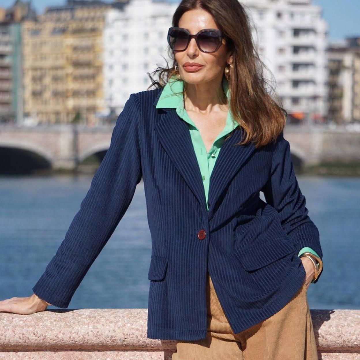 Pincha en la foto para ver las blazers y chaquetas cropped que puedes comprar rebajadas y van a ser protagonistas de tus looks de primavera