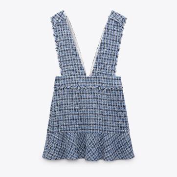 Imagen secundaria 1 - El vestido pichi es el truco de estilo en tendencia que rejuvenece tus looks y queda ideal con blusas románticas