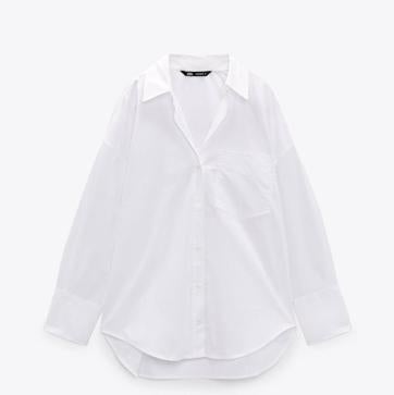 Imagen secundaria 1 - Este look con sudadera negra de Zara y falda de lunares made in Spain se lleva con botas altas, camisa blanca y te quita 10 años de encima