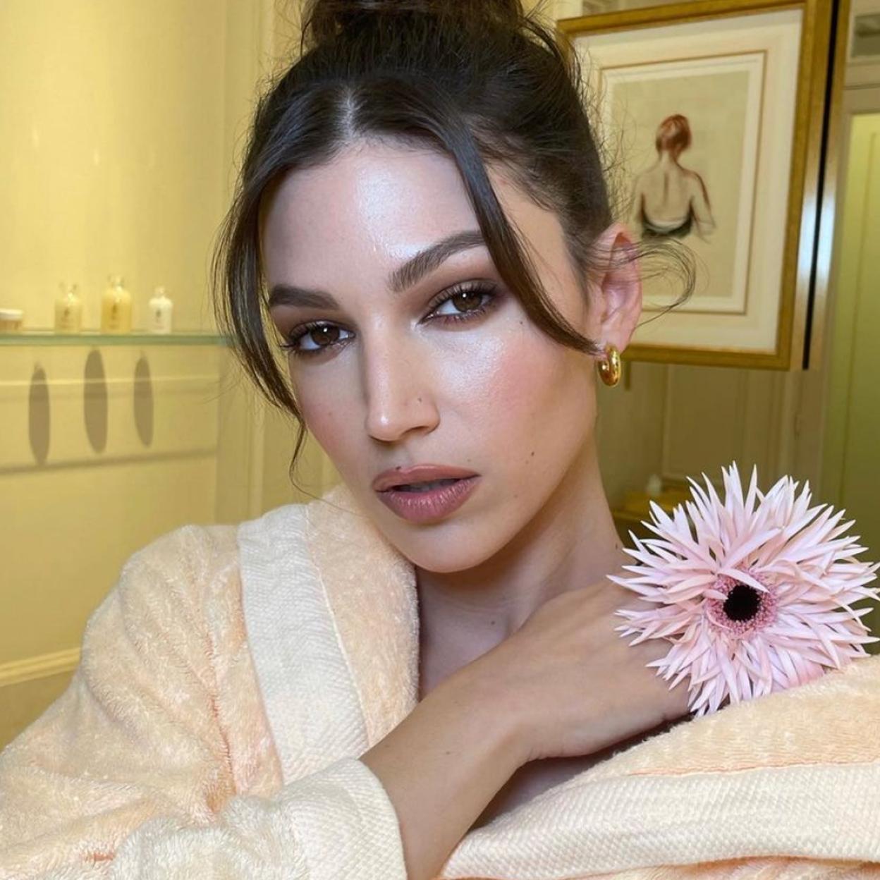 Pincha en la imagen para ver 9 bases de maquillaje invisibles y con efecto muy natural.