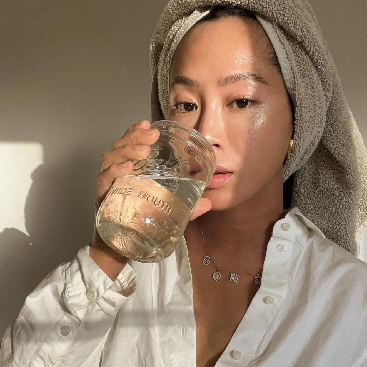 Pincha en la imagen para descubrir las mejores bases con protección solar para combatir arrugas y manchas con el maquillaje puesto.