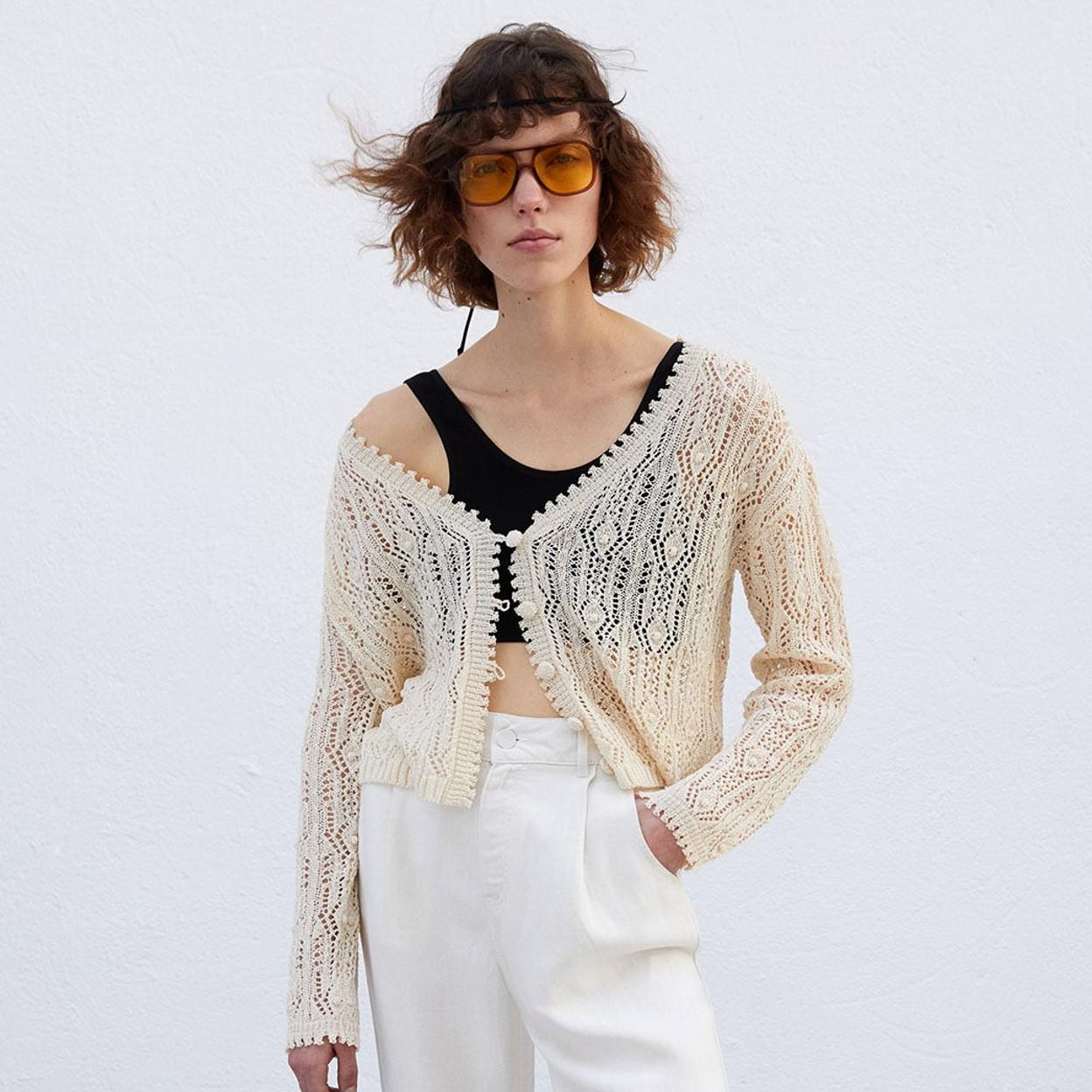 La chaqueta de punto cómoda más bonita de Sfera es la prenda ideal para combinar con todo durante el entretiempo