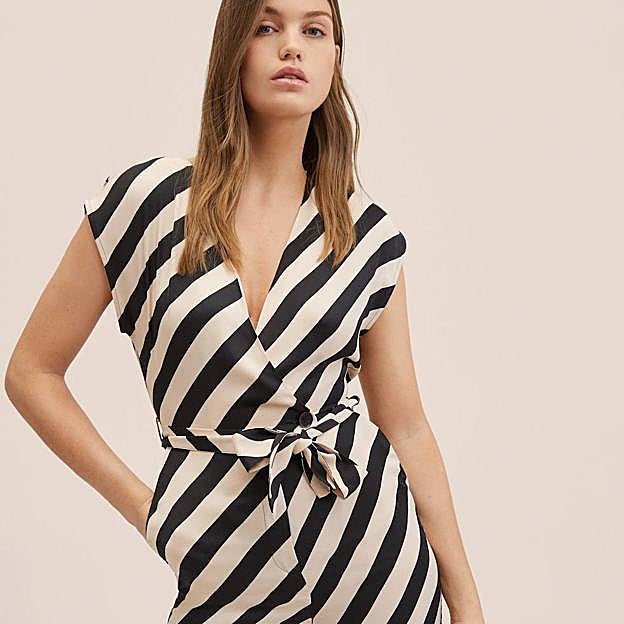 Imagen principal - Los monos de rayas de Mango que hacen tipazo, sientan de maravilla y te solucionan un look de invitada