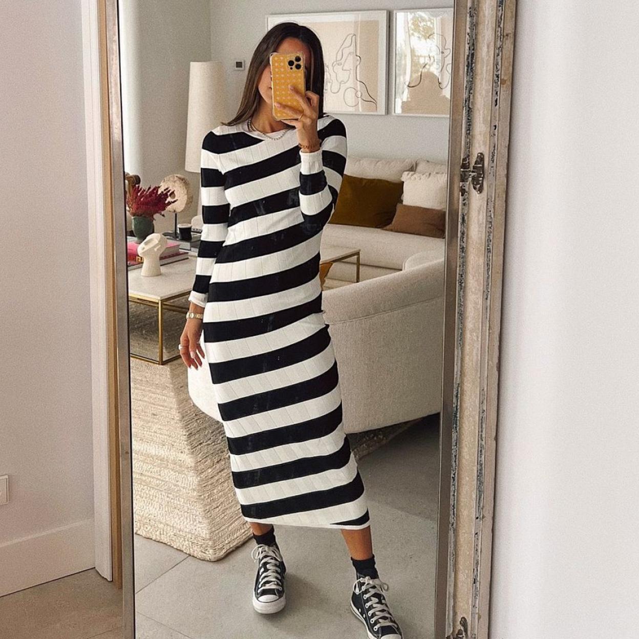 Pincha en la imagen para ver por qué necesitas un vestido de punto, la forma más fácil de conseguir un look de entretiempo que sea cómodo y favorecedor.