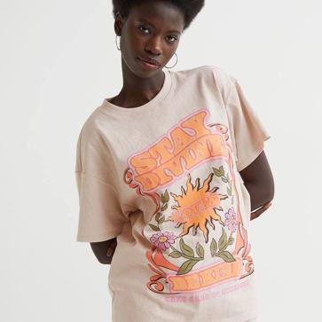 Imagen secundaria 1 - Las camisetas básicas más bonitas cuestan menos de 15 euros