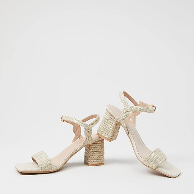 Imagen principal - Renueva tu colección de calzado de cara al buen tiempo por poco dinero con estos zapatos tendencia super baratos que aumentan el estilo de tus looks