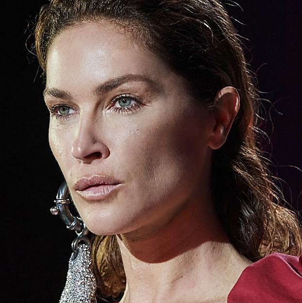 Cómo elevar las cejas sin cirugía: el truco de las famosas para levantar el párpado caído y agrandar y rejuvenecer la mirada