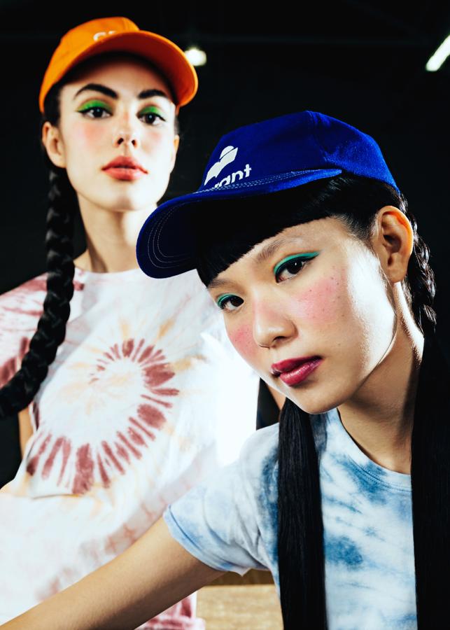 Camisetas de algodón, de Green Coast en El Corte Inglés, y gorras de Celine.