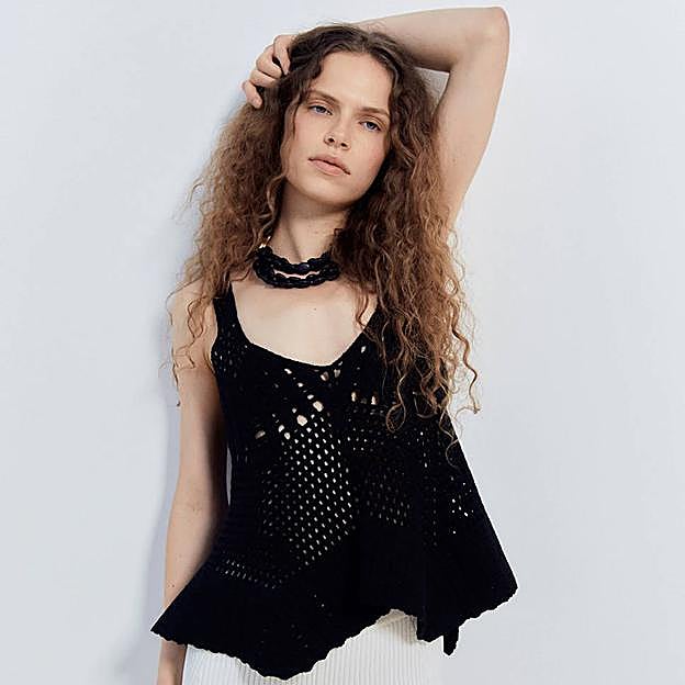 Imagen principal - El top de Sfera, el cárdigan de H&M y el vestido de Mango