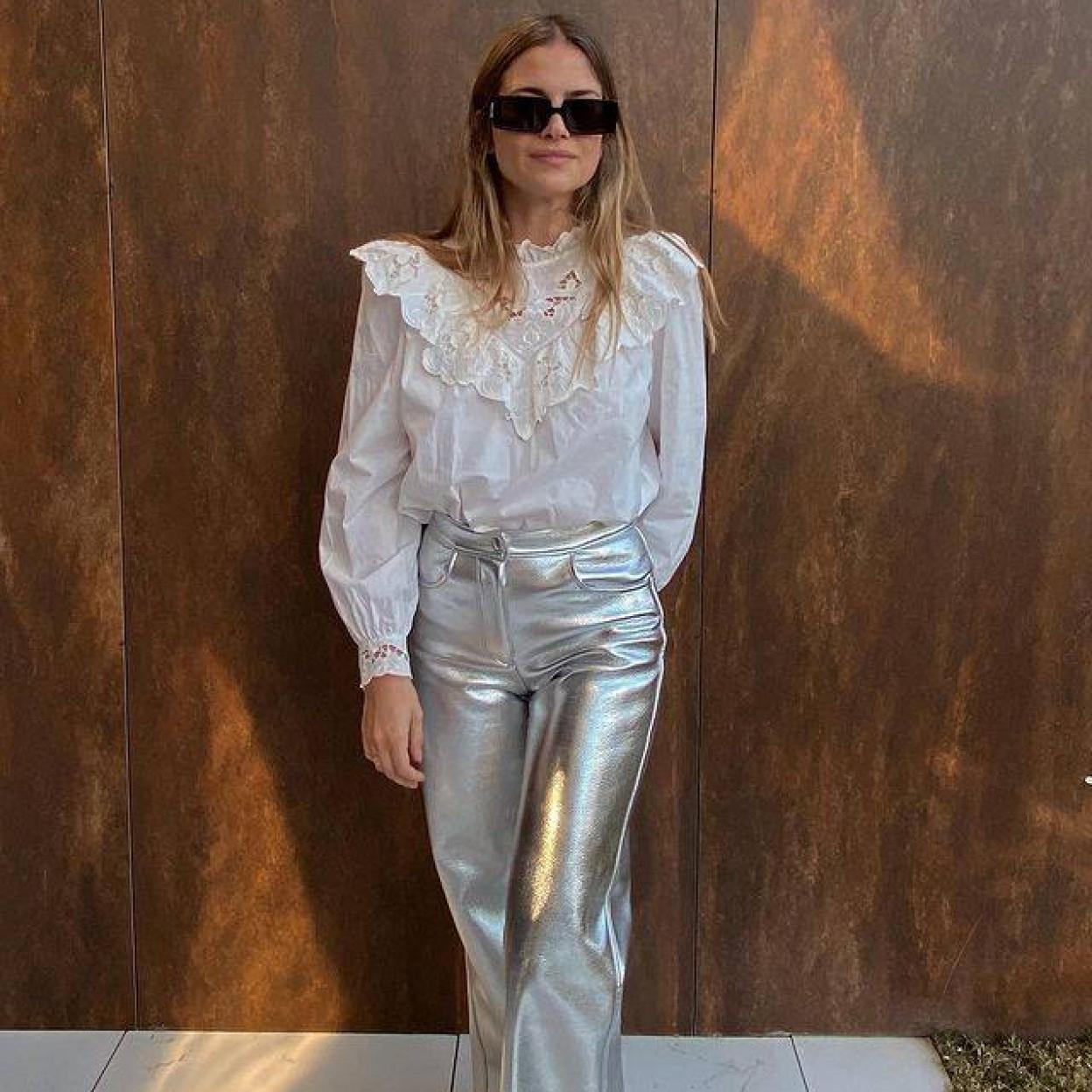 Pincha en la imagen para ver No te pierdas las faldas midi que van a arrasar esta primavera y quedan de lujo incluso con una camiseta blanca