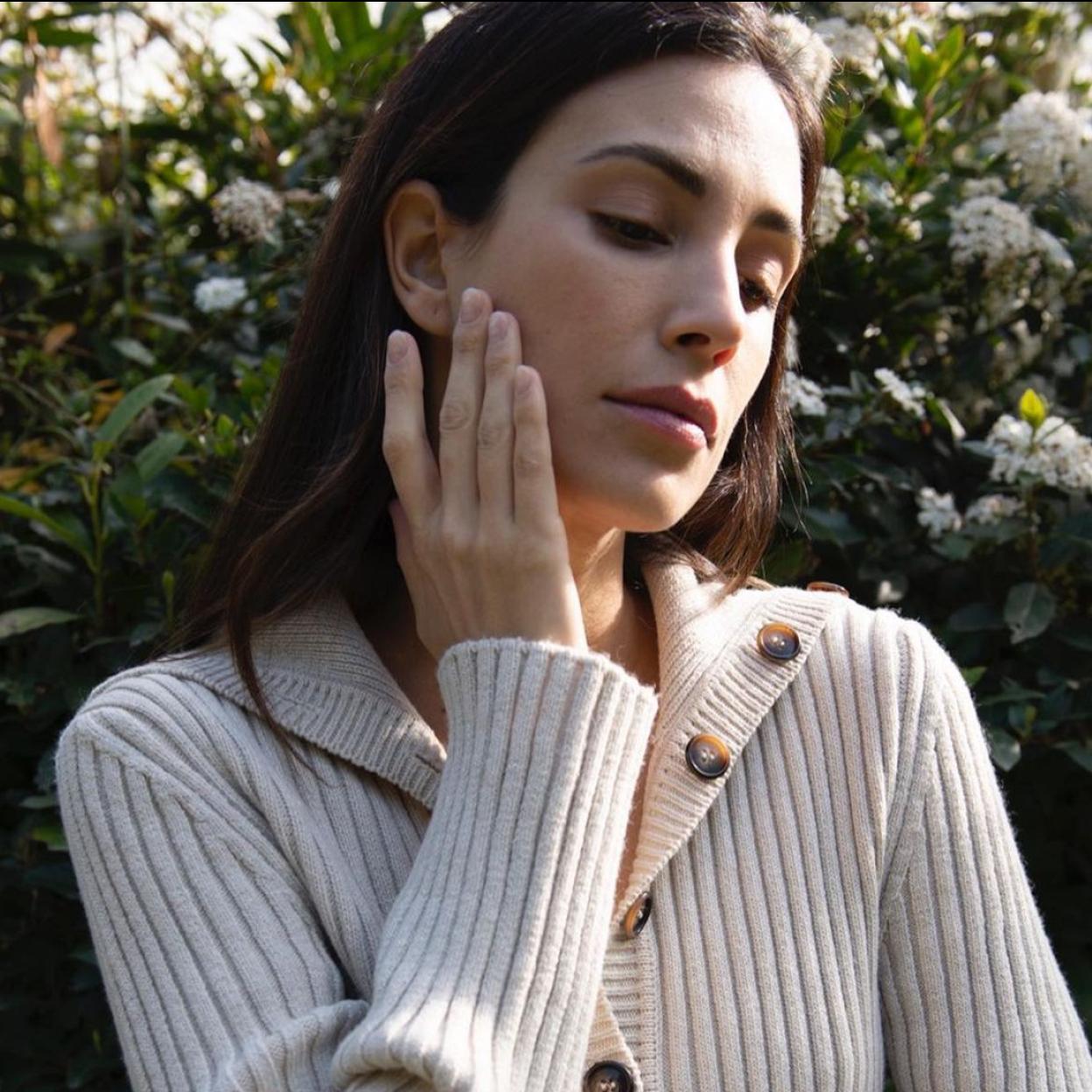 Pincha en la imagen para ver 9 bases de maquillaje invisibles y con efecto muy natural.