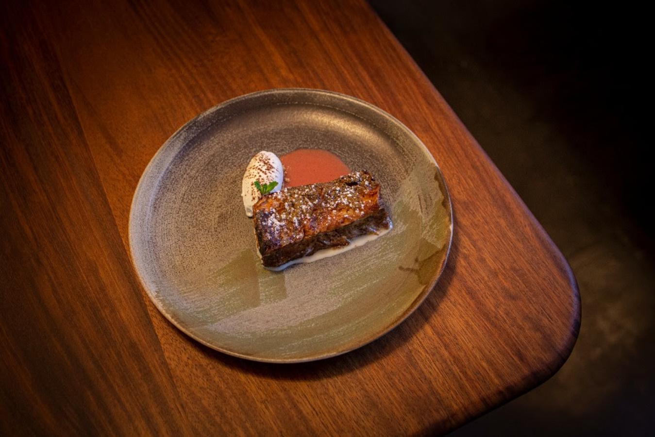 Barracuda MX (Valenzuela, 7) se apunta a la torrija con un guiño a México y nos presenta la torrija tres leches, elaborada con masa de croissant bañada en tres leches de canela con salsa de guayaba.