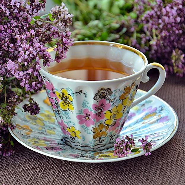 La infusión que acelera el metabolismo para ayudarte a quemar grasa mientras duermes