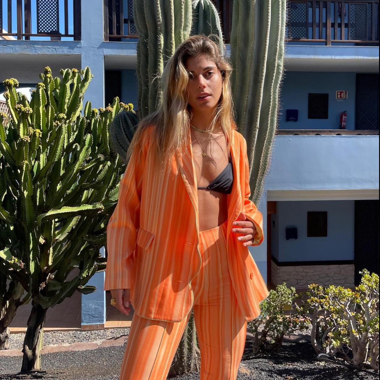 Pincha en la imagen para ver más opciones de trajes que serán los protagonistas de tus looks de primavera.