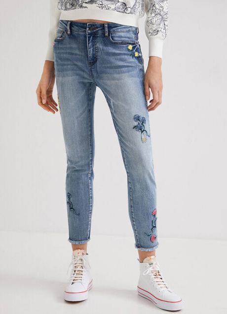 Imagen - Los vaqueros que van a elevar tus looks con básicos están en Desigual