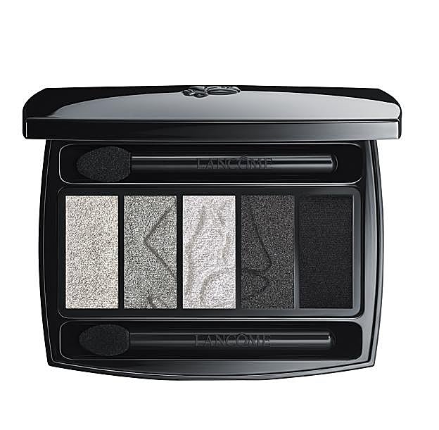 Imagen principal - Los productos usados para el maquillaje de noche de Juana Acosta.