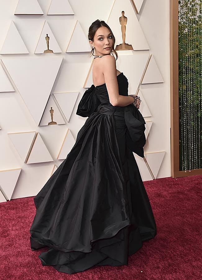 Maddie Ziegler de Giambattista Valli.