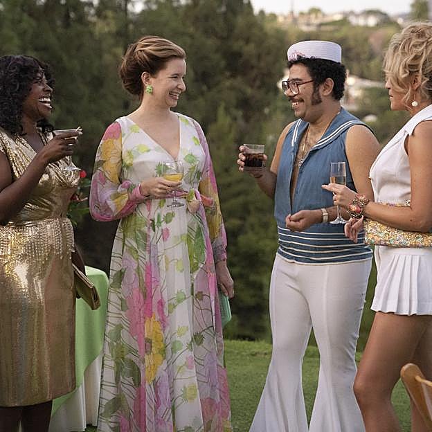 Lenon Parham, segunda por la izquierda, encarna a la hermana de Joyce en Minx.