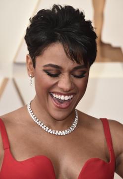 Imagen secundaria 2 - Los flequillos triunfan en la alfombra roja de los Oscars: así es cómo lo llevan las famosas para conseguir un peinado rejuvenecedor