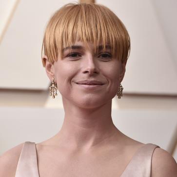 Imagen secundaria 1 - Los flequillos triunfan en la alfombra roja de los Oscars: así es cómo lo llevan las famosas para conseguir un peinado rejuvenecedor