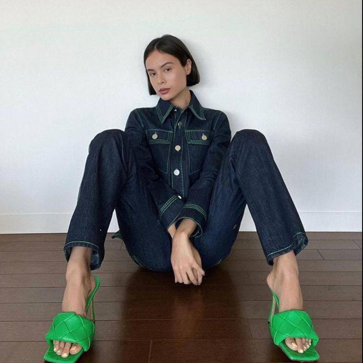 Pincha en la imagen para ver Destalonados, de tacón cómodo y a todo color: así son los zapatos tendencia que ya están en Zara y Stradivarius y que arrasan en el street style