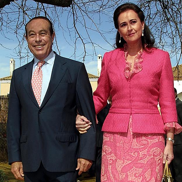 Por qué se casan de nuevo Curro Romero y Carmen Tello 19 años después de suspender su primera boda: una larga (y preciosa) historia de amor con divorcios, escándalos, folclóricas y alta sociedad sevillana