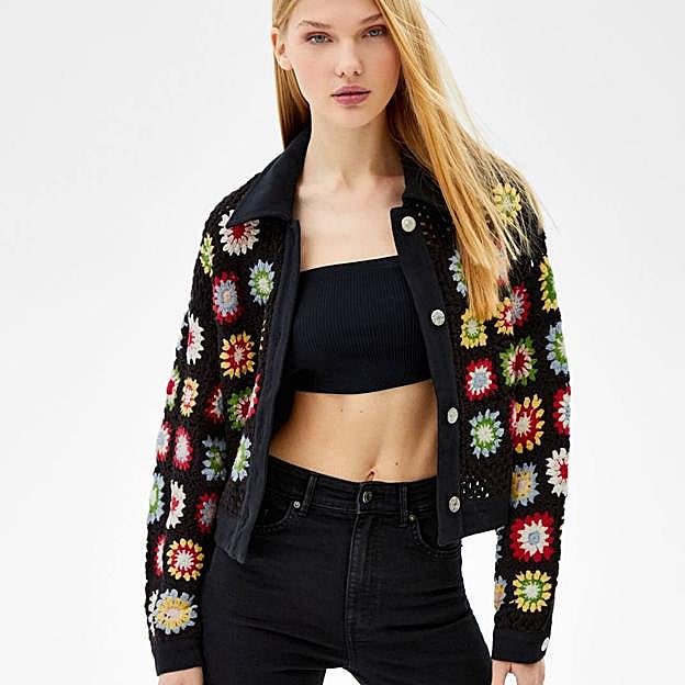 Imagen principal - Vestidos, chaquetas, sudaderas, chalecos o conjuntos: estas son las prendas de crochet en tendencia más bonitas con las que arrasarás en primavera