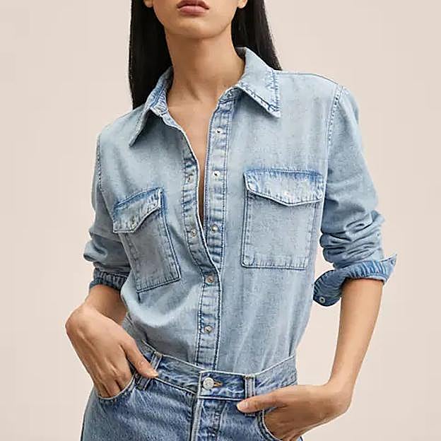 Imagen principal - Las influencers (y Vicky Martín Berrocal) confirman que el look vaquero con vaquero es la idea low cost que rejuvenece a los 50