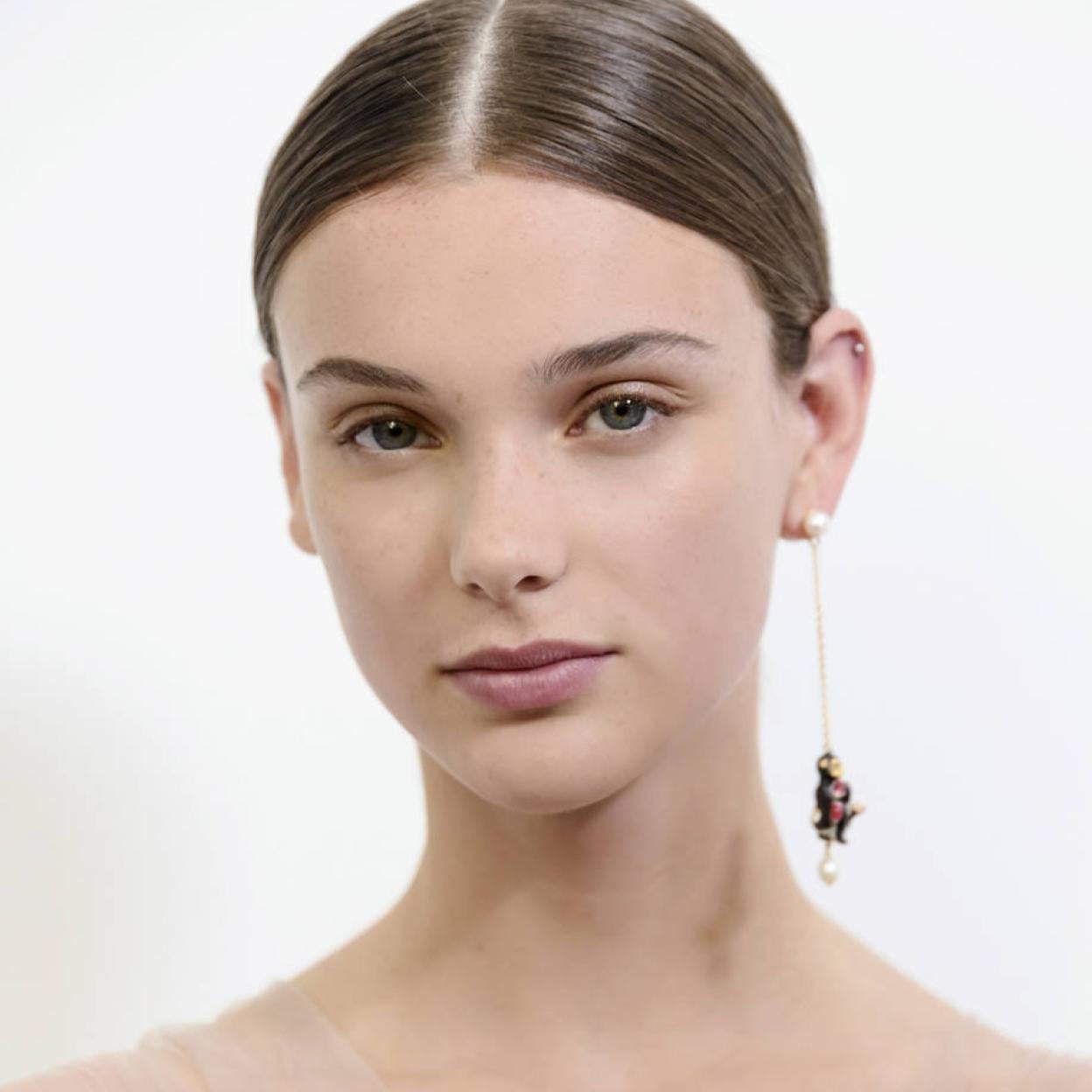 Pincha en la imagen para ver Colágeno, vitamina A, retinol: qué activos antiedad deben llevar las cremas hidratantes más eficaces contra la pérdida de firmeza a partir de los 40